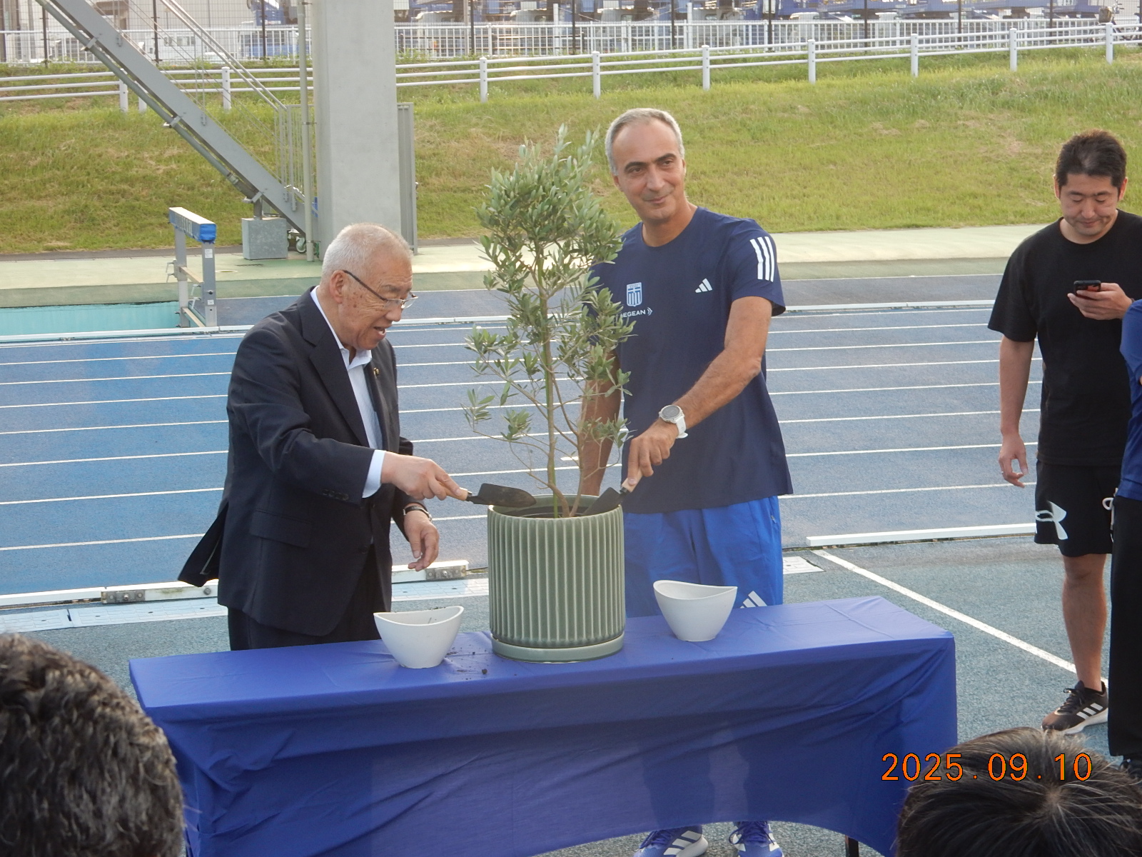 三郷市陸上競技協会公式サイト | ギリシャ選手団キャンプ最終！